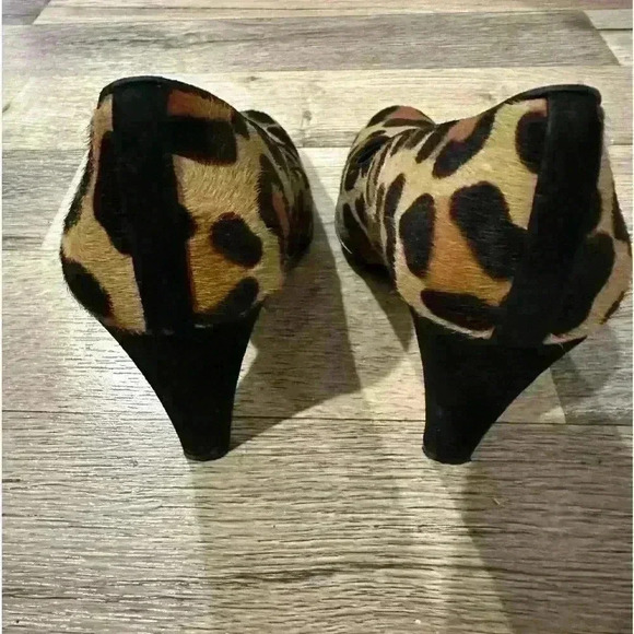 Stuart Weitzman animal print cowhide shoes size  8 - Picture 3 of 3